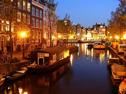 Les canaux d'Amsterdam de nuit