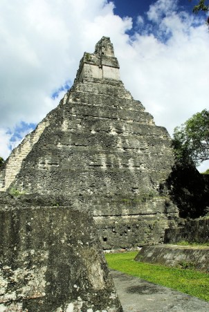 La pyramide Maya, Tikal