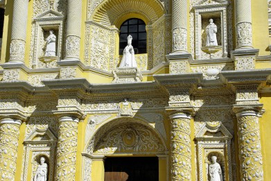La façade de l'église d'Antigua